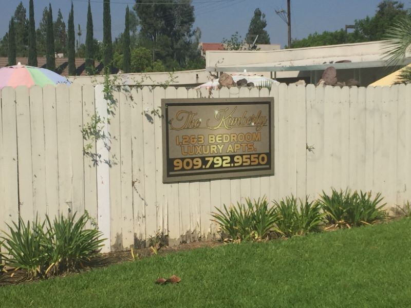 Fence Signs for Apartments