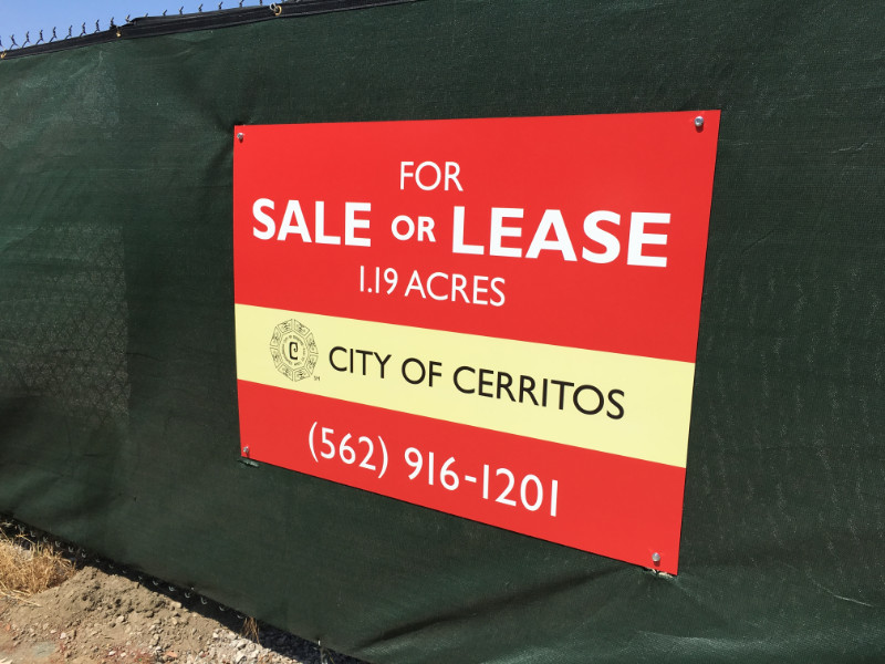 for lease fence sign